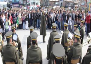 Erzurum'da askeri bando şaşırttı